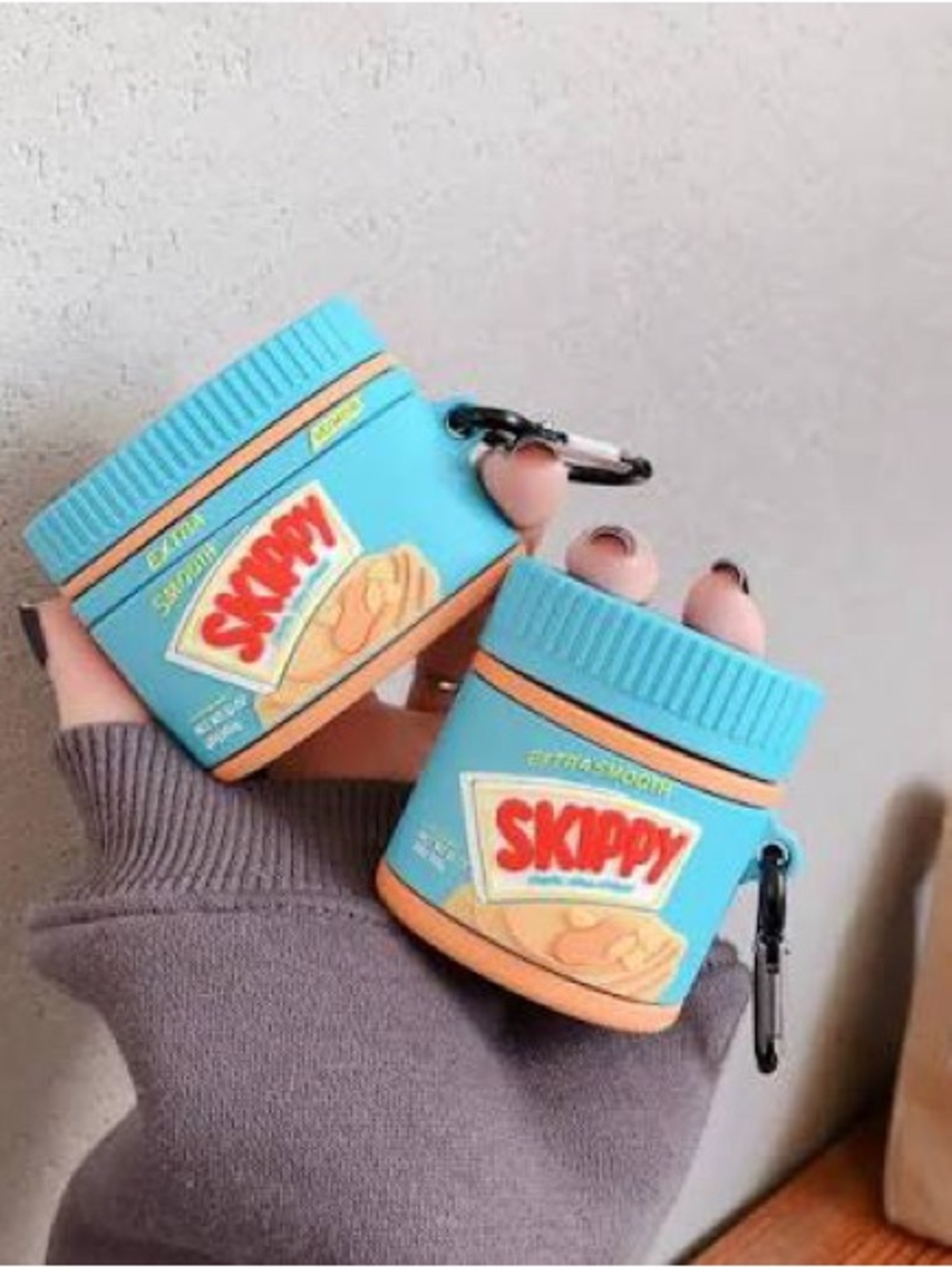 Skippy-Inspired Blue Silicone AirPods Case with Carabiner